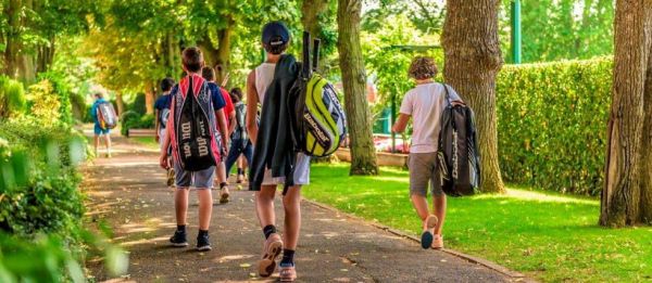 Astuces pour un départ réussi en colonie de vacances depuis Paris